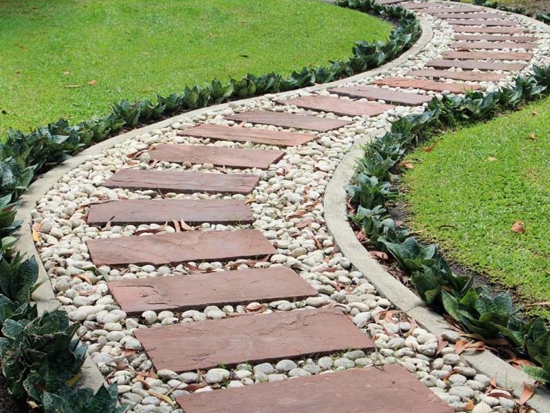 Cómo decorar tu jardín con piedras para diseñar caminos