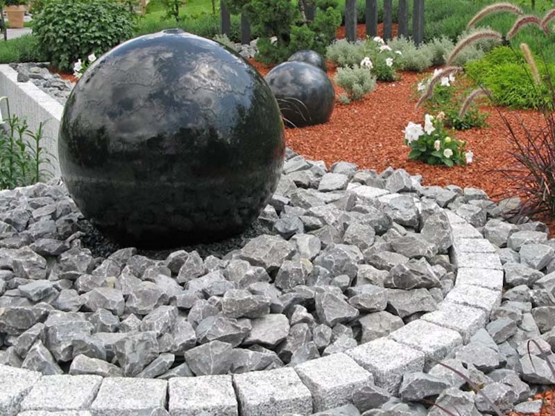Cómo decorar tu jardín con piedras naturales